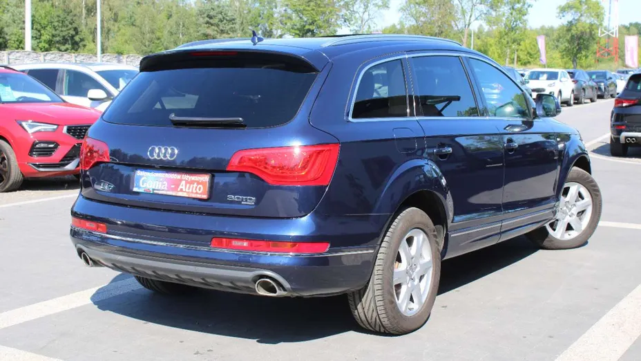 AUDI Q7 -