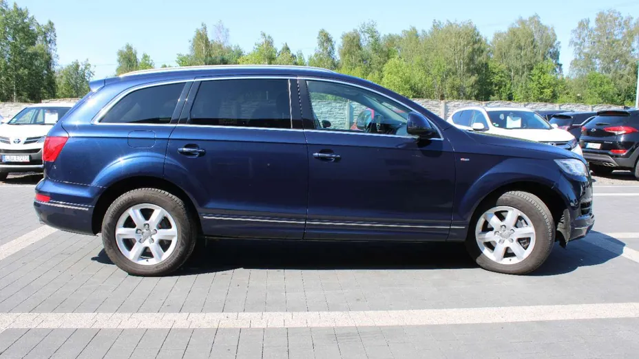 AUDI Q7 -