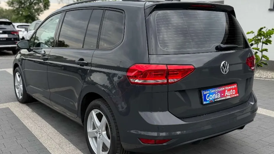 VOLKSWAGEN Touran -