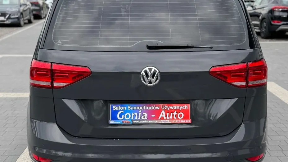 VOLKSWAGEN Touran -