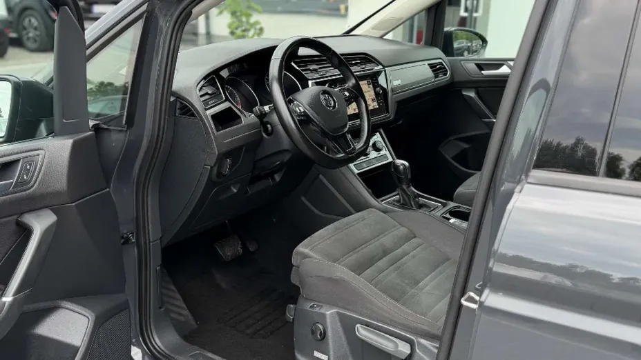 VOLKSWAGEN Touran -