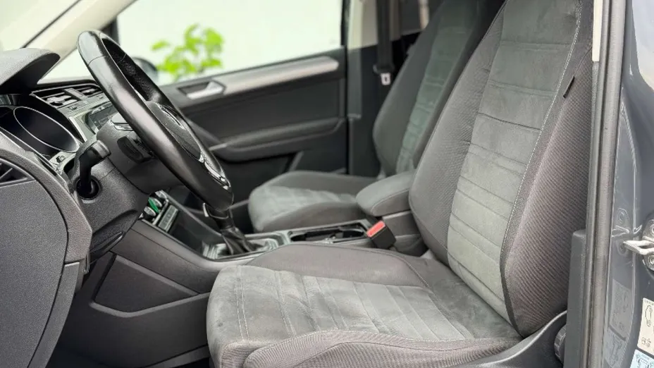 VOLKSWAGEN Touran -