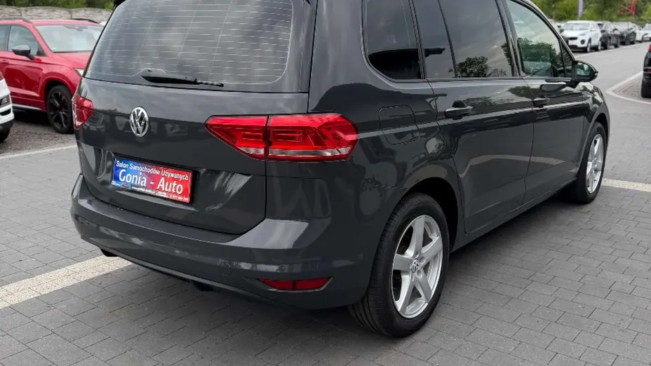 VOLKSWAGEN Touran -