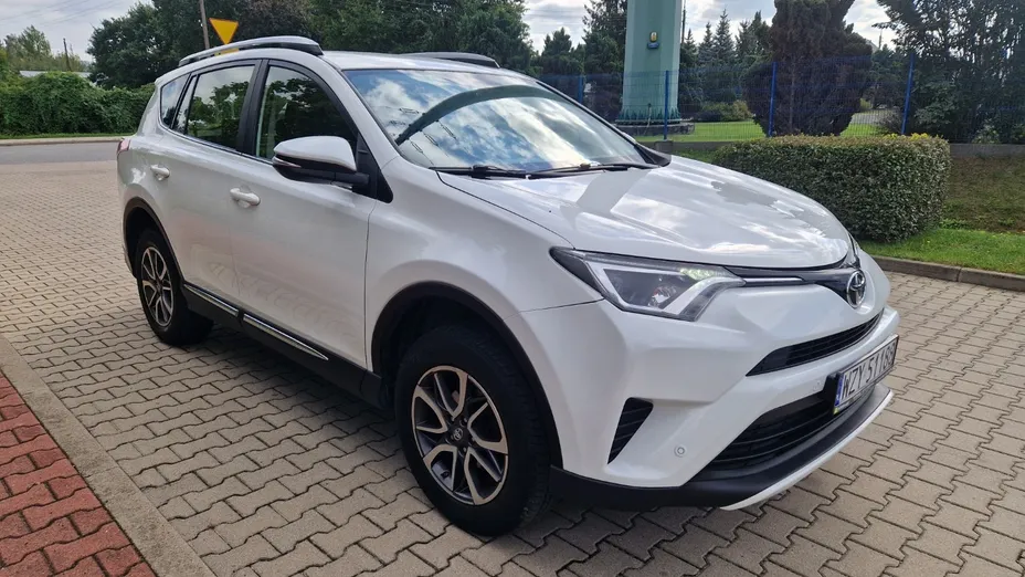 TOYOTA RAV4 -