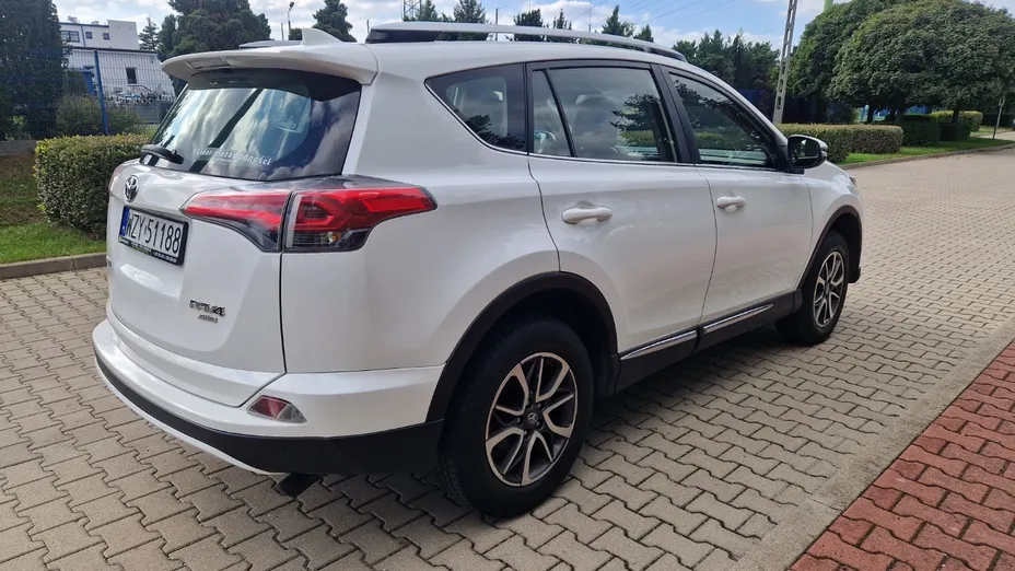 TOYOTA RAV4 -