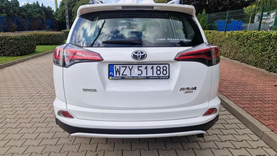 TOYOTA RAV4 -