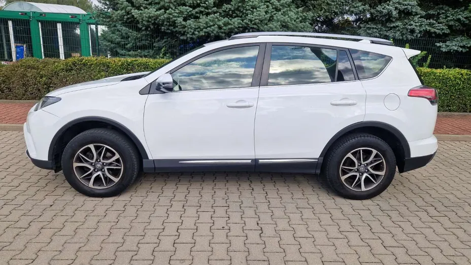 TOYOTA RAV4 -