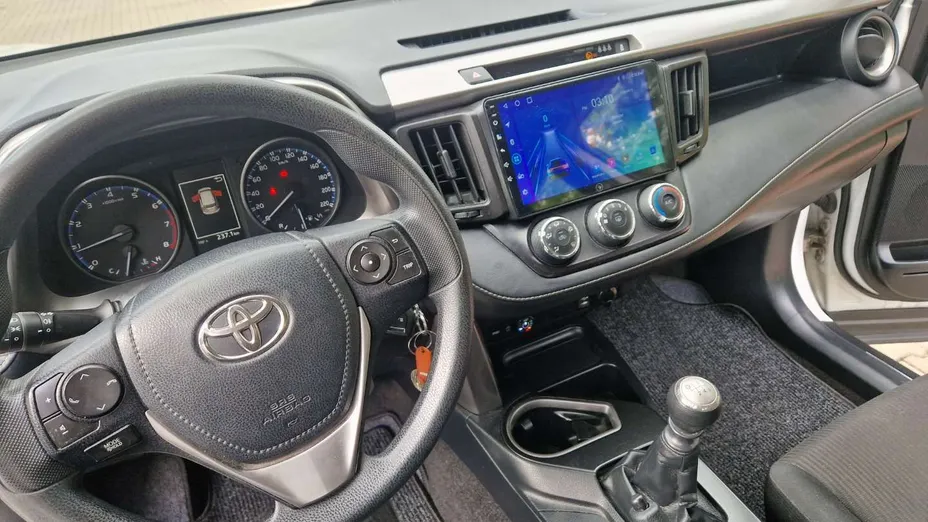 TOYOTA RAV4 -