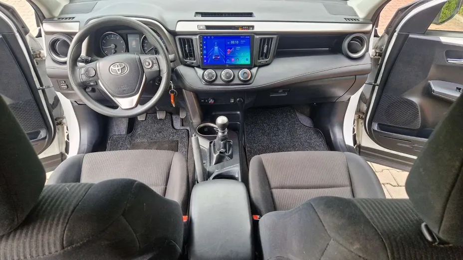TOYOTA RAV4 -