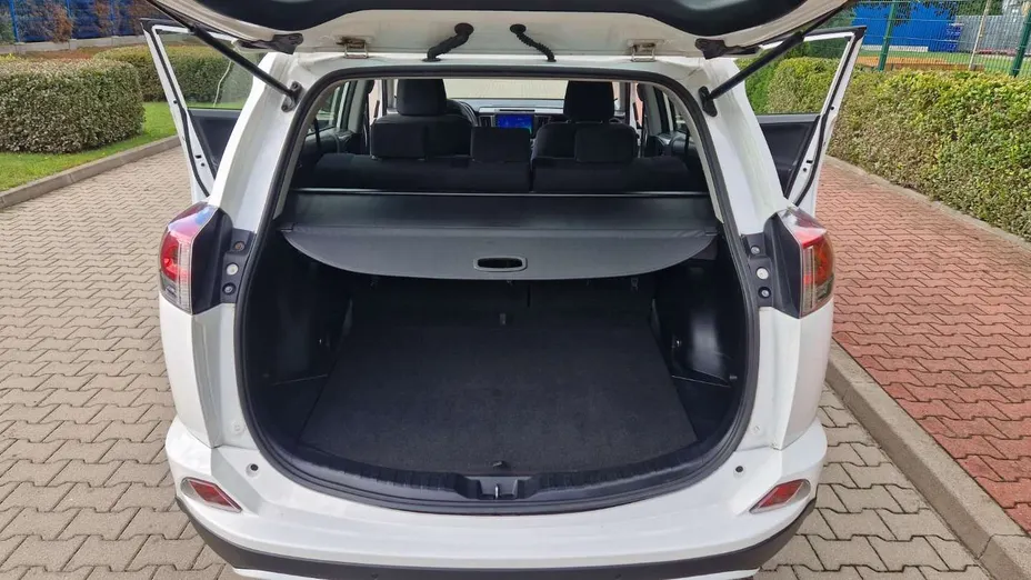 TOYOTA RAV4 -