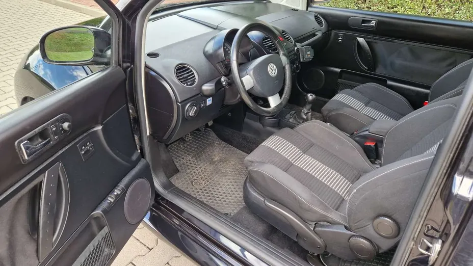 VOLKSWAGEN New Beetle -