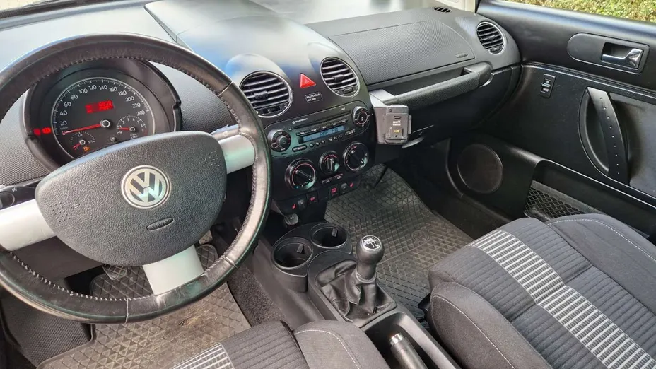 VOLKSWAGEN New Beetle -