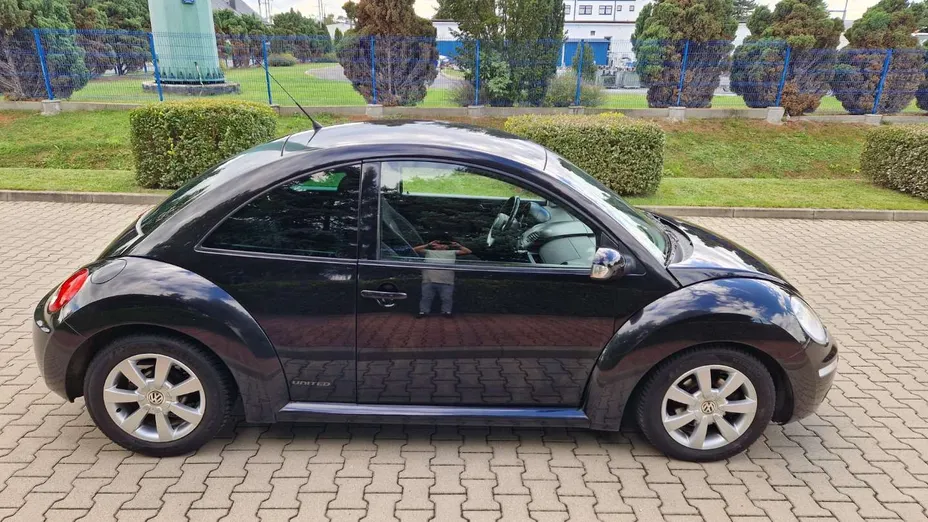VOLKSWAGEN New Beetle -
