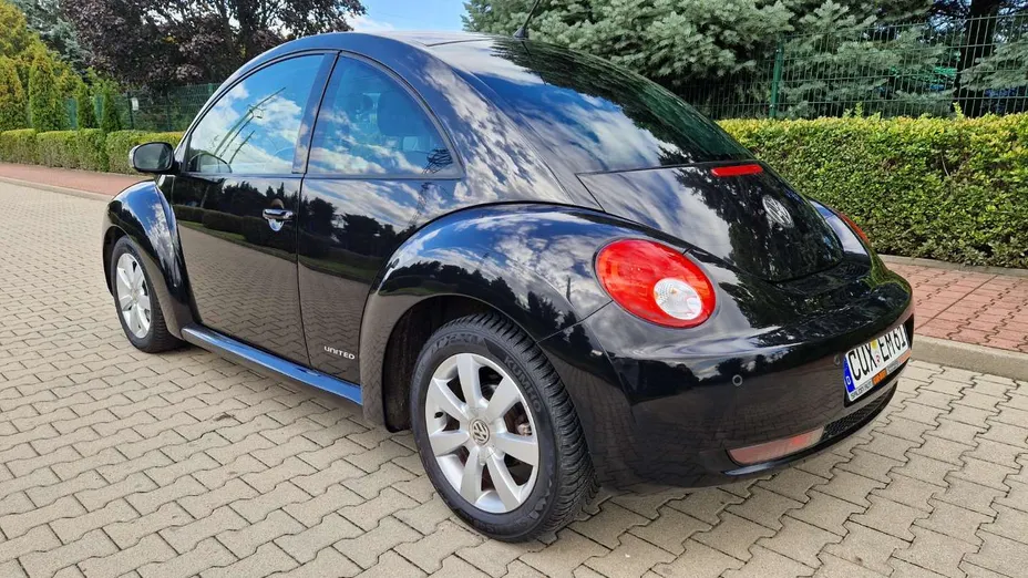 VOLKSWAGEN New Beetle -