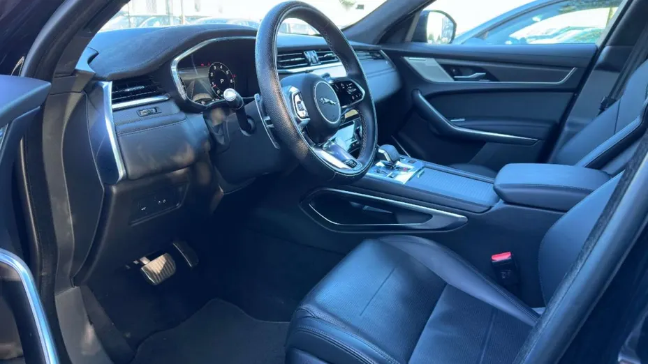 JAGUAR F-Pace -