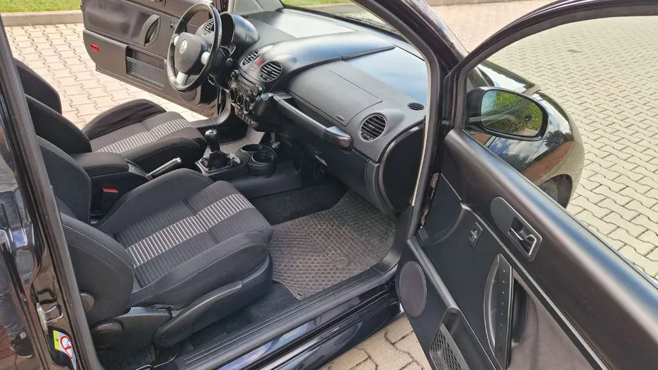 VOLKSWAGEN New Beetle -