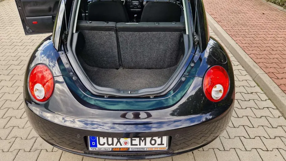 VOLKSWAGEN New Beetle -