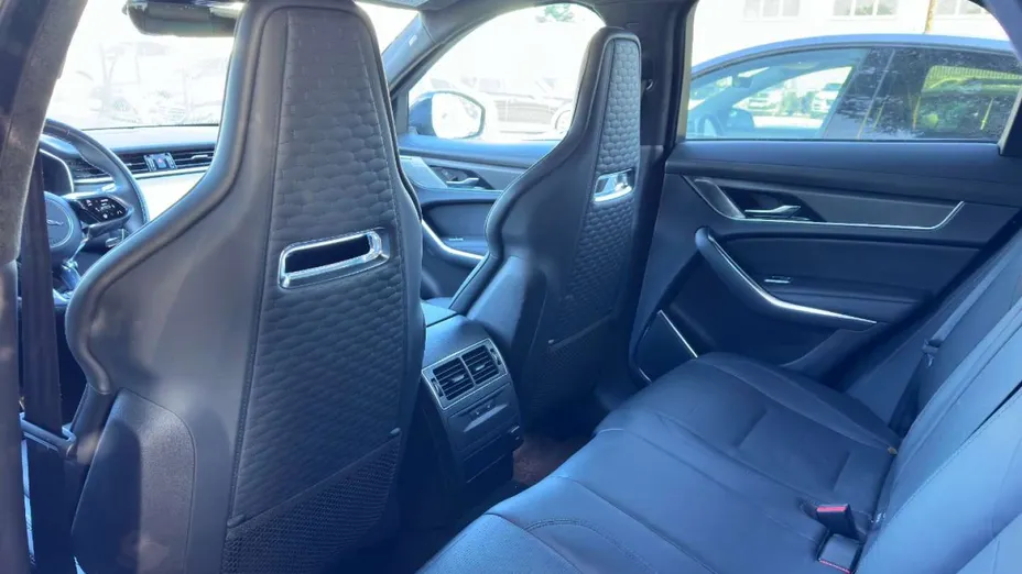 JAGUAR F-Pace -