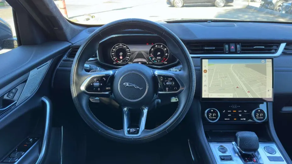JAGUAR F-Pace -