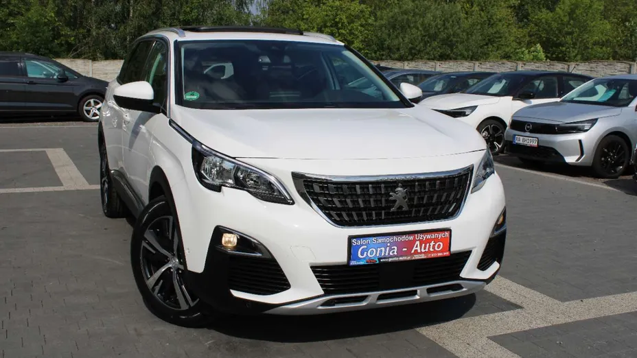 PEUGEOT 5008 -
