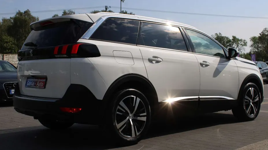 PEUGEOT 5008 -