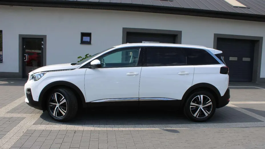 PEUGEOT 5008 -