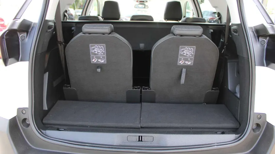 PEUGEOT 5008 -