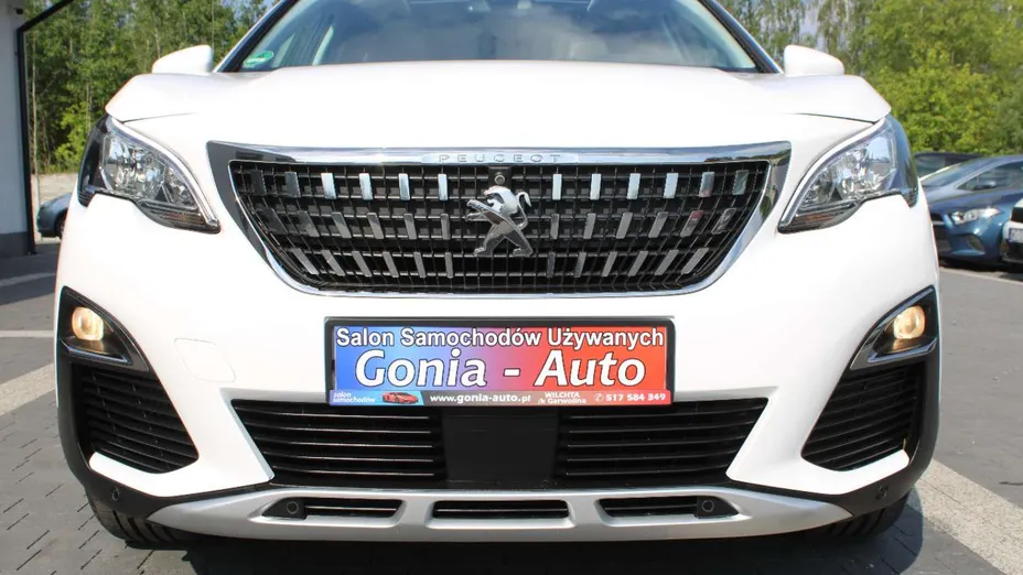 PEUGEOT 5008 -