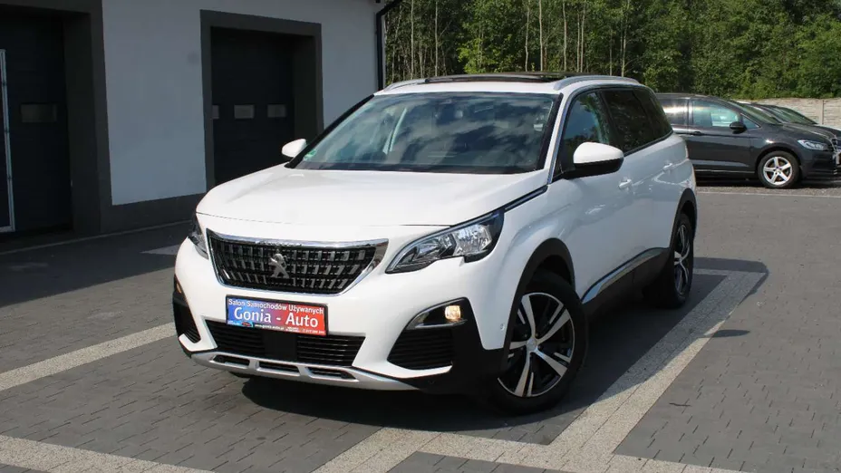 PEUGEOT 5008 -