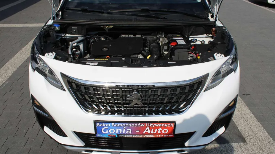 PEUGEOT 5008 -
