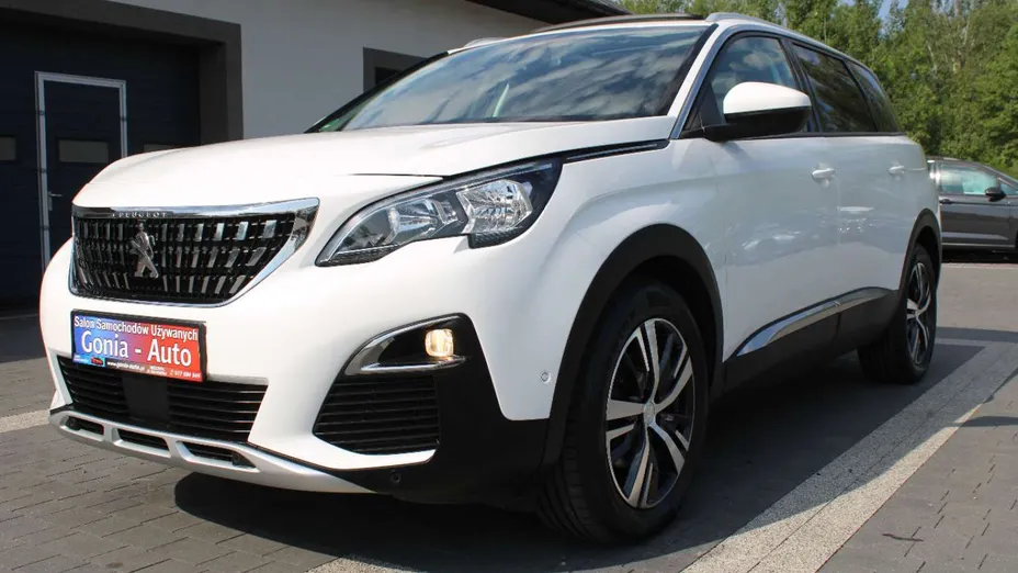 PEUGEOT 5008 -