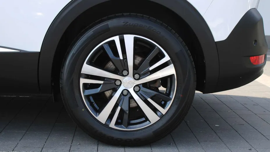 PEUGEOT 5008 -