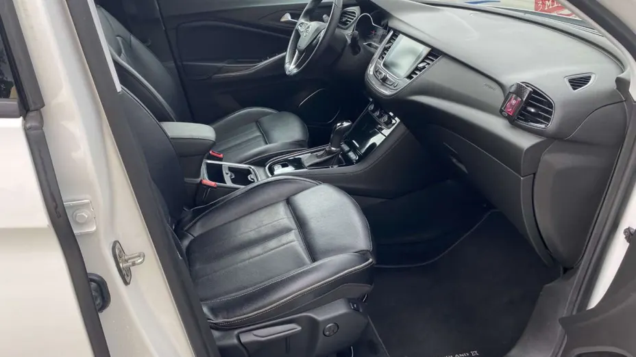 OPEL Grandland X -