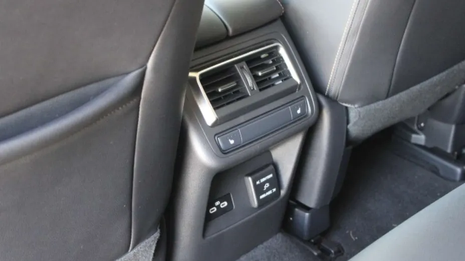 MAZDA CX-60 -