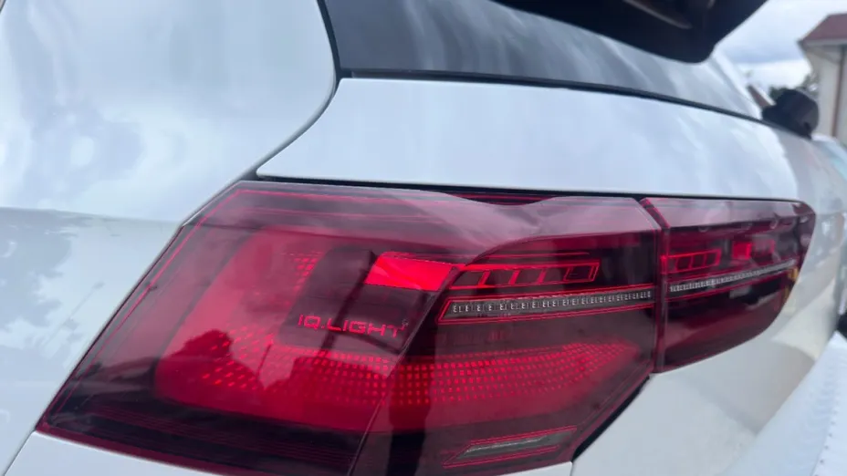 VOLKSWAGEN Golf -