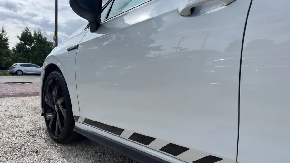 VOLKSWAGEN Golf -