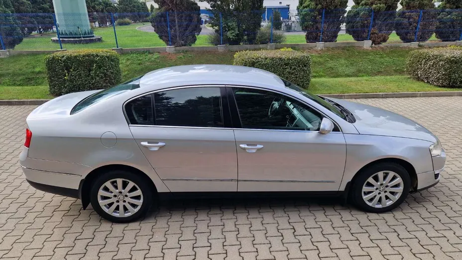 VOLKSWAGEN Passat -