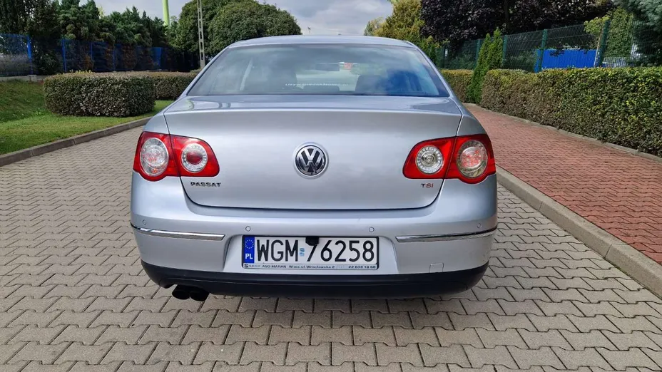 VOLKSWAGEN Passat -