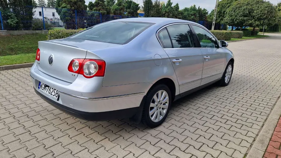 VOLKSWAGEN Passat -