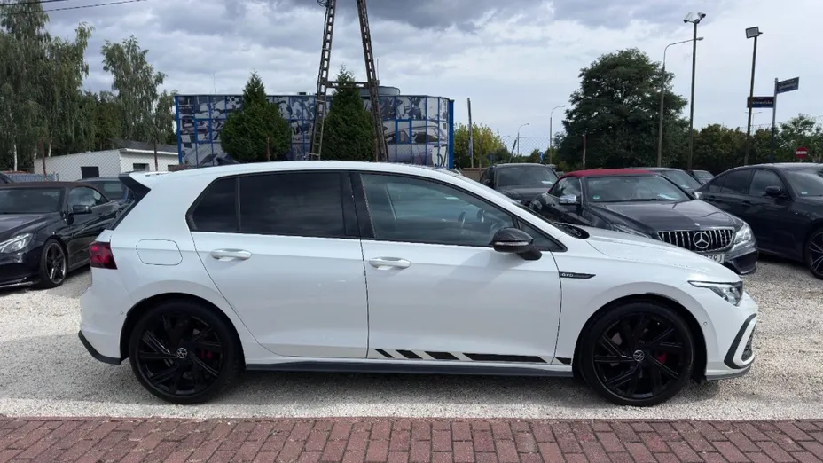 VOLKSWAGEN Golf -