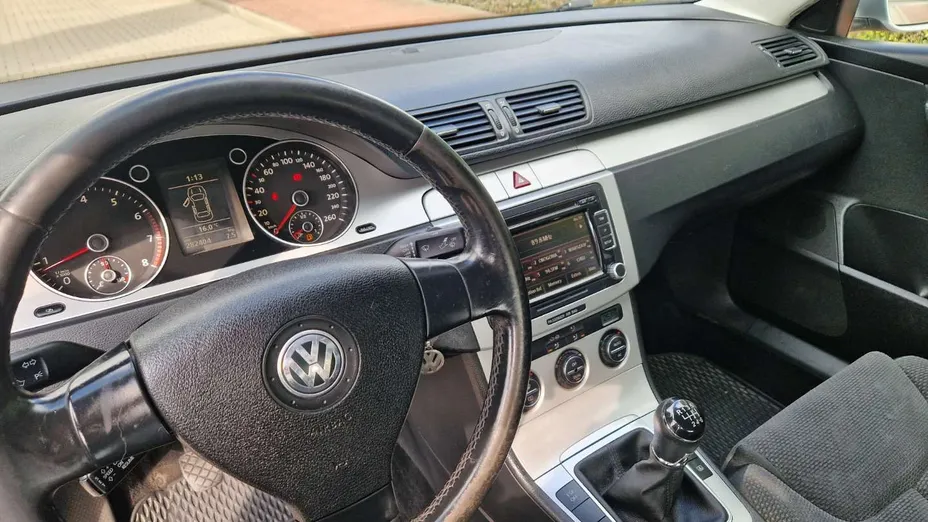 VOLKSWAGEN Passat -