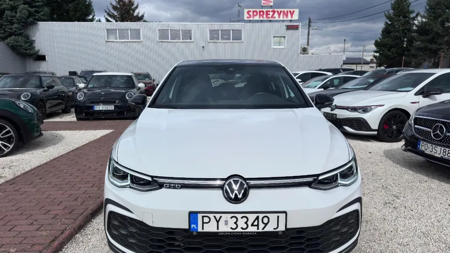 VOLKSWAGEN Golf -