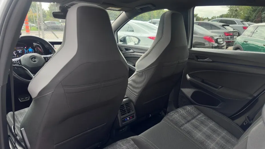 VOLKSWAGEN Golf -