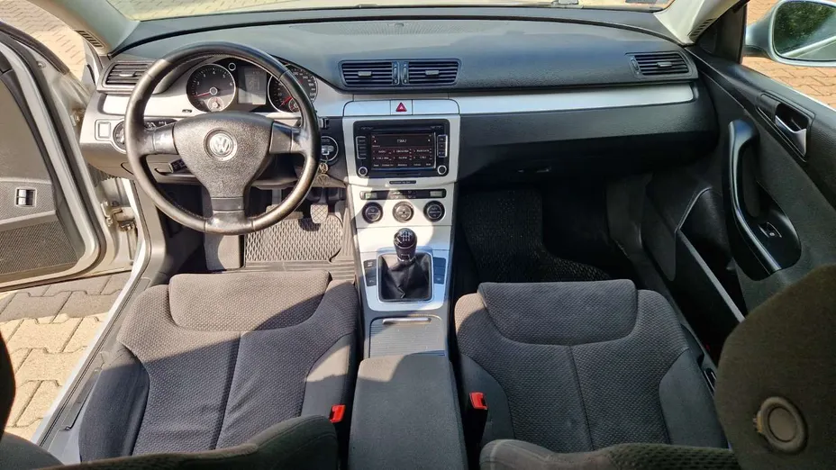 VOLKSWAGEN Passat -
