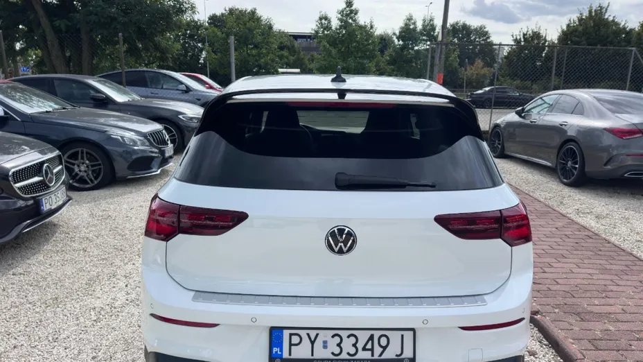 VOLKSWAGEN Golf -