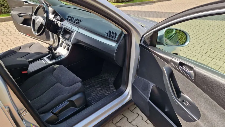 VOLKSWAGEN Passat -
