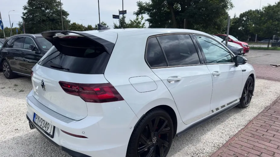 VOLKSWAGEN Golf -