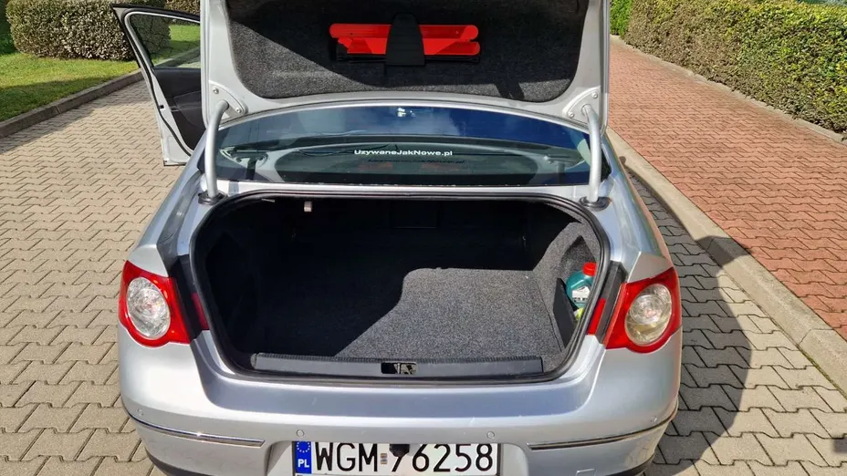 VOLKSWAGEN Passat -