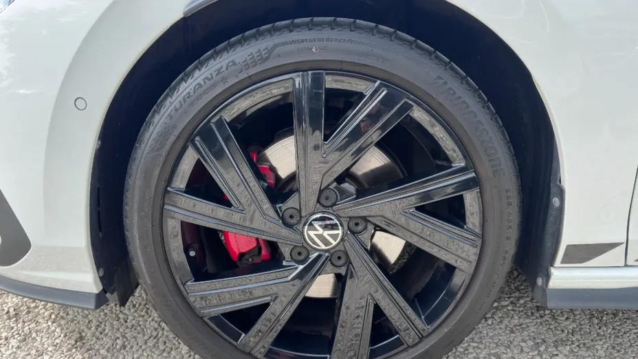 VOLKSWAGEN Golf -