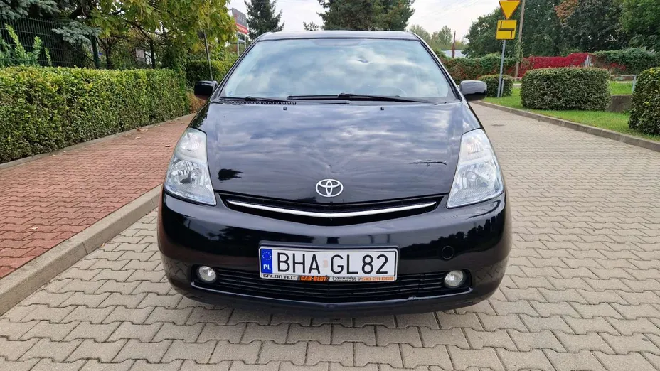 TOYOTA Prius -